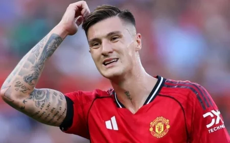 Man Utd Fans Outraged as Ruben Amorim Benches Benjamin Sesko for Crucial Liverpool Match