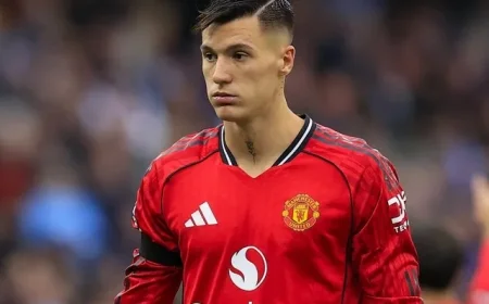 Isak replaces Sesko in Liverpool vs Man Utd showdown team updates