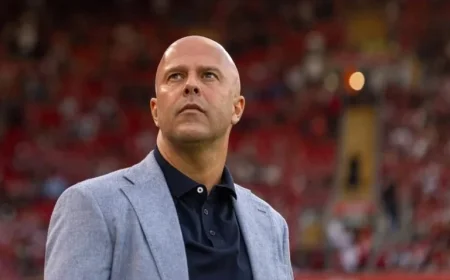 Arne Slot Delivers Inspiring Message to Team Before Man United Clash This is No Game for Regrets