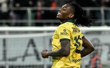 Milan Triumphs Over Fiorentina 2-1: Leao’s Double Secures Victory and Propels Allegri to Top Spot
