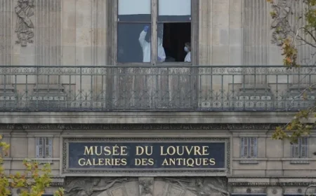 Daring Heist Thieves Snatch Crown Jewels in Record 4 Minutes from Louvre Museum