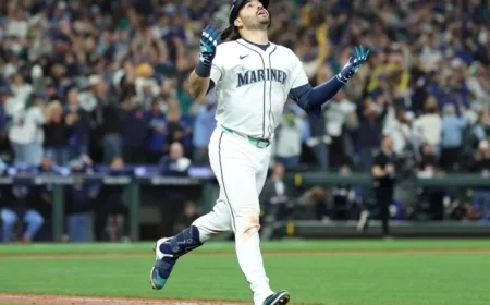 Suárez’s Grand Slam Powers Seattle to the Brink of Their First World Series Berth