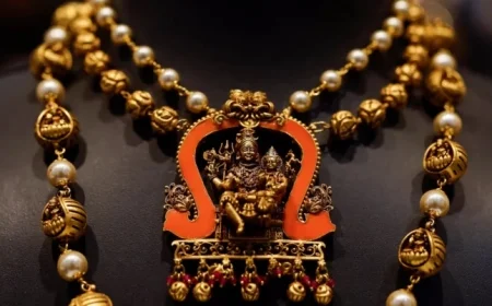 Gold Rises Amid US Rate Cut Hopes with Sino-US Trade Talks Under Spotlight