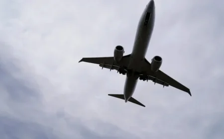 Cracked Windscreen Causes United Airlines Plane to Make Emergency Landing in Salt Lake City En Route from LA