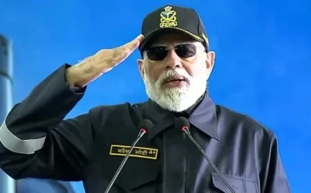 PM Modi Praises Armed Forces Unity for Forcing Pakistan to Surrender Aboard INS Vikrant During Op Sindoor