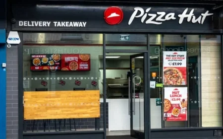 Popular Fast Food Chain Enters Administration Endangering Thousands of Jobs