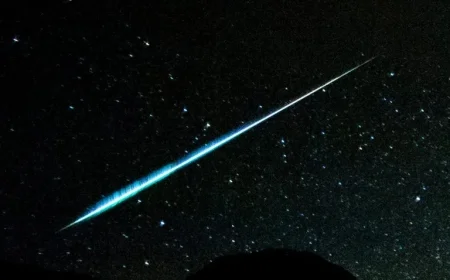 Catch a Spectacular Meteor Show from Halleys Comet Tonight Ideal Conditions for Fall’s Premier Meteor Shower