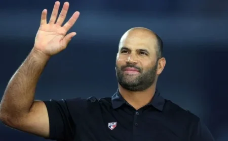 Pujols to Meet Padres as Angels Talks Stall Reports