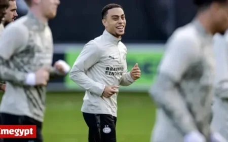 Sergiño Dest’s Tardiness Results in Bench Position for PSV vs Napoli Clash