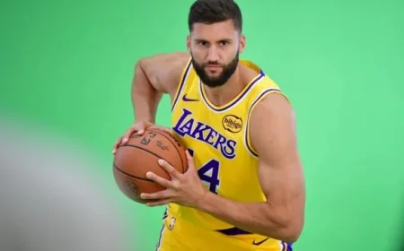 Lakers’ Kleber Sidelined for Minimum Two Weeks Due to Oblique Strain