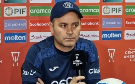 Javier López Delivers Direct Message to Players Ahead of Playoff Matchup