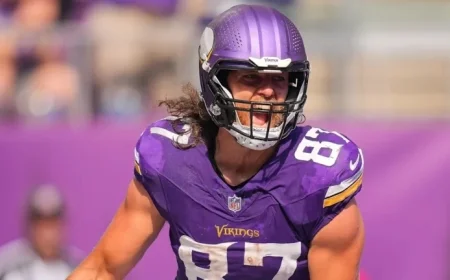 Week 8 Fantasy Football: Start T.J. Hockenson or Sit Cade Otton?