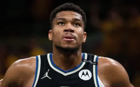 Analyst Reveals Game-Changing Midseason Trade Proposal Between Bucks and Warriors