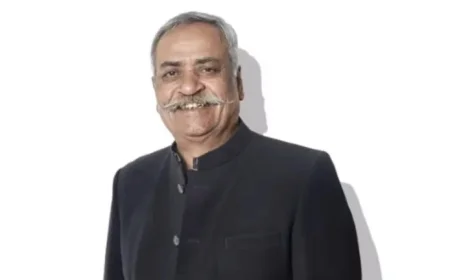 Martin Sorrell Honors Adman Piyush Pandey as a True Indian Tiger