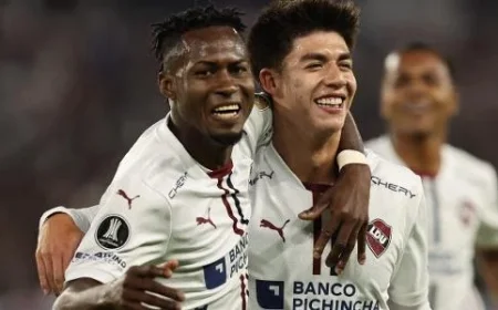 LDU Dominates in First Half Leaving Palmeiras Struggling to Secure Libertadores Final Spot