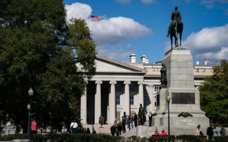 US Treasuries Surge as Inflation Data Boosts Rate-Cut Expectations