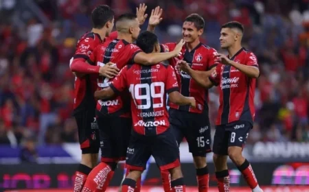 Chivas vs Atlas: Predicted Lineups for Matchday 15