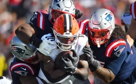 Browns’ Judkins Exits with Shoulder Injury; Campbell Assessed for Concussion