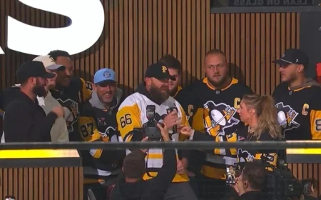 Aaron Rodgers, Steelers Support Penguins at PPG Paints Arena