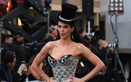 Kendall Jenner Dazzles in ‘Moulin Rouge’ Attire at Vogue World 2025