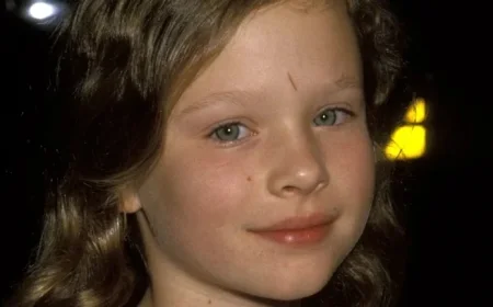 Hocus Pocus Star, 43, Shines on Red Carpet 32 Years Later