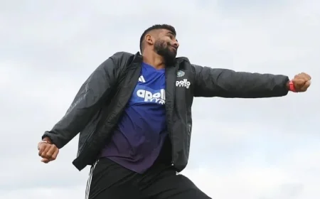 Australia opts to bowl first omitting Abbott as India selects trio of spinners