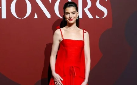 Sydney stuns in daring gown on wild red carpet appearance