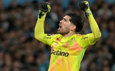 Rossi Denies Idol Status at Flamengo and Celebrates Libertadores Final