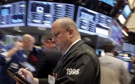 Tech Stocks Tumble Amid Trump-Xi Trade Discussions