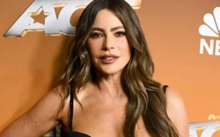 Unmissable: Sofia Vergara Stuns in Vintage Backless Top Photo