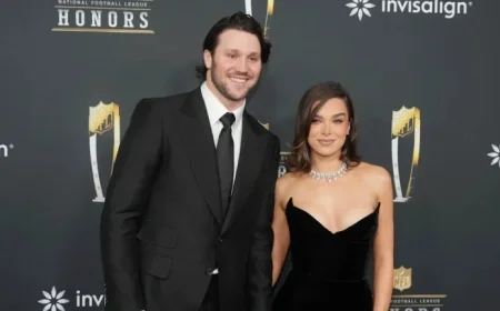 Hailee Steinfeld sports Bills-inspired look with Josh Allen before Chiefs game