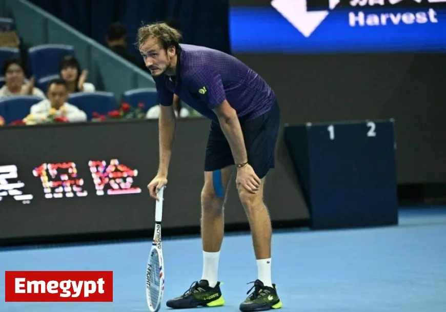 Daniil Medvedev battles cramps and receives best effort warning at China Open Beijing