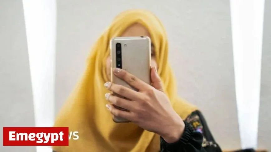 Taliban’s Internet Ban Crushes Afghan Women’s Last Hope
