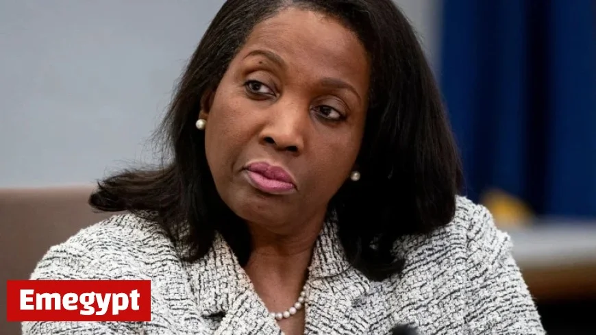 Supreme Court Allows Fed Governor Lisa Cook to Retain Position Ahead of January Oral Argument