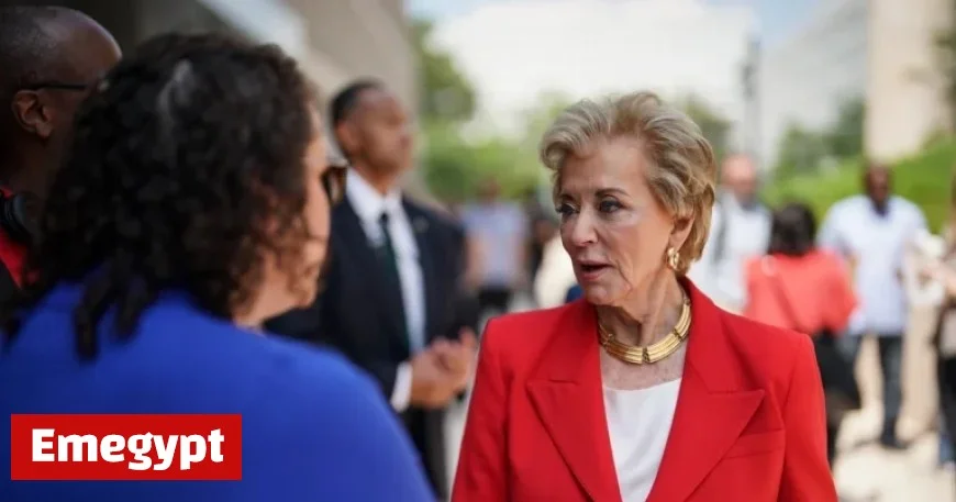 Emails of Education Department employees automatically altered to blame Democrats for government shutdown