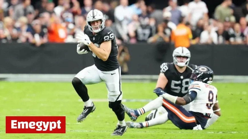 Raiders Star Tight End Bowers Sidelined Due to Knee Injury