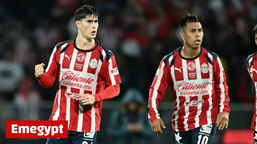 La ‘Hormiga’ González Keeps Title Race Alive with Crucial Goal in Chivas 1-1 Draw Against Pumas