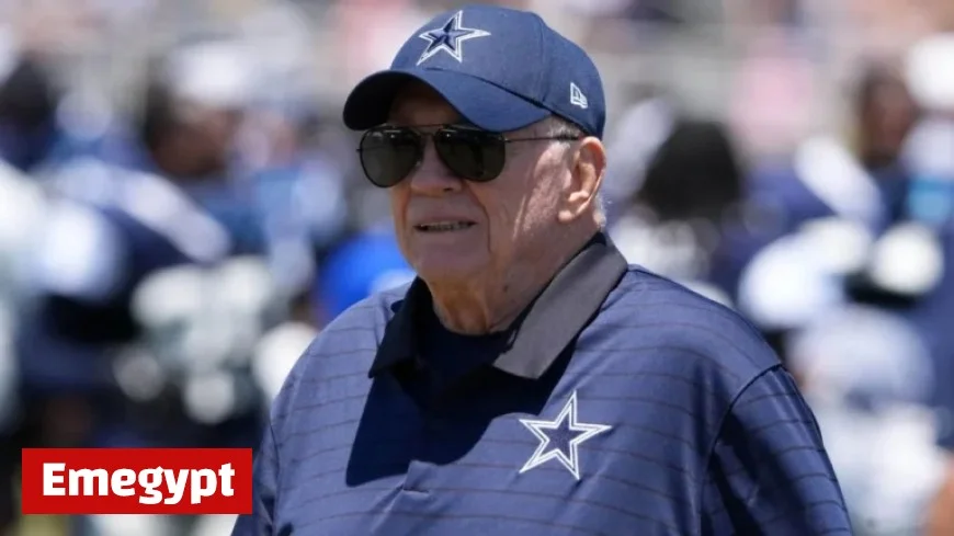 Cowboys Owner Jerry Jones Explains Unintentional Gesture to Fans