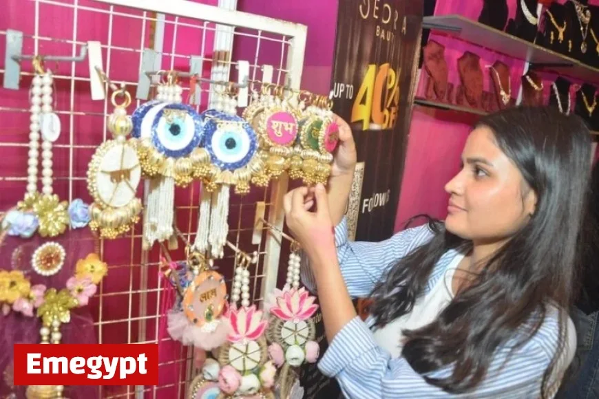 Markets bustling as women rush to henna artists for Karva Chauth preparations