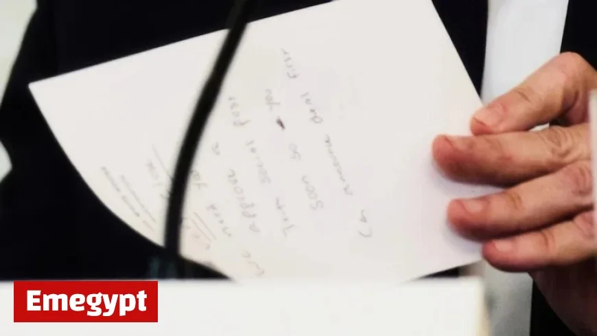 Revealed AP Photos Capture Rubio’s Critical Note to Trump Ahead of Mideast Peace Deal Announcement