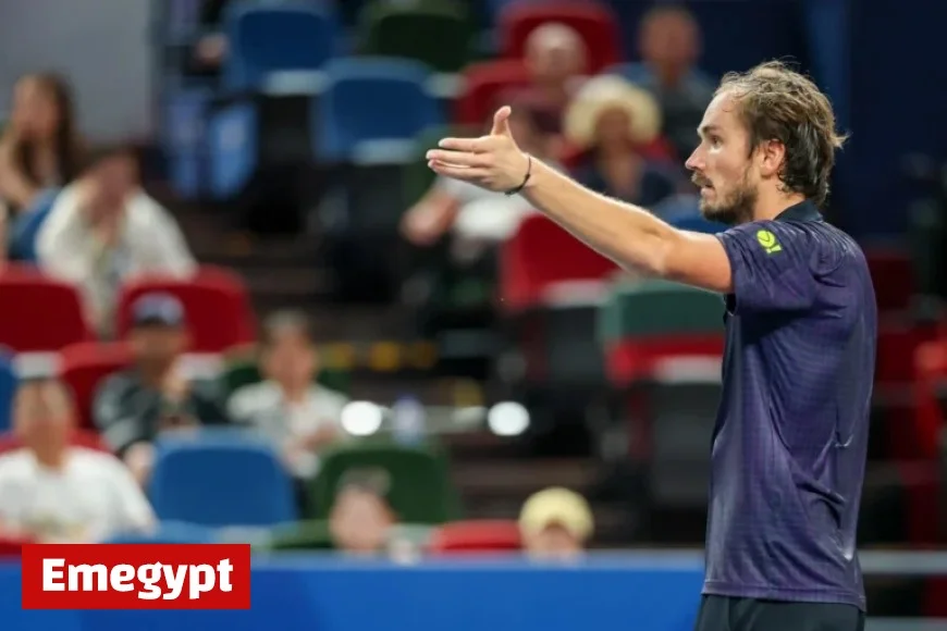 Daniil Medvedev Clashes with ‘Crazy’ Umpire and Mentions Rafael Nadal in Match Against Learner Tien