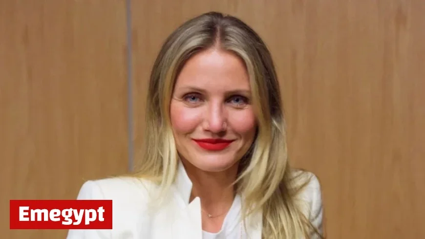Cameron Diaz Highlights the Cozy Charm of Wood Cabinets with Her Oak Kitchen Design