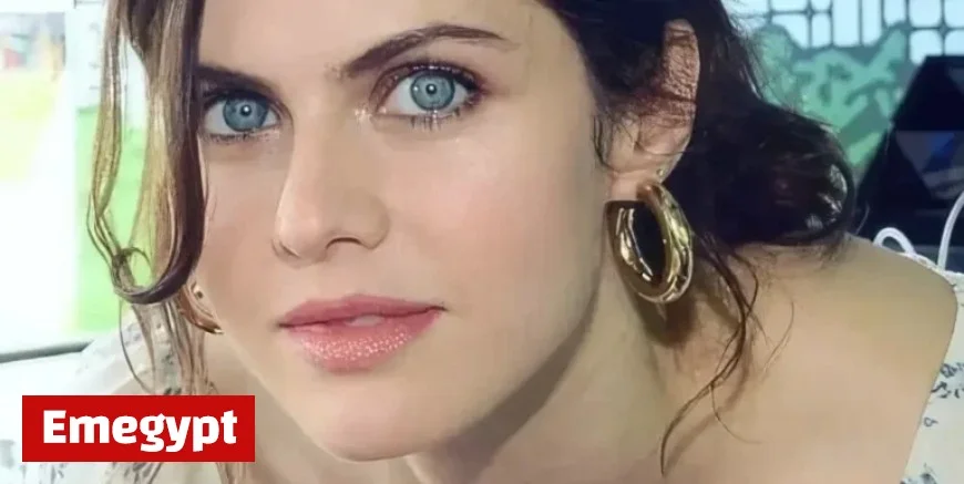 Alexandra Daddario Stunning in Plunging Bikini During Scenic Hiking Adventure
