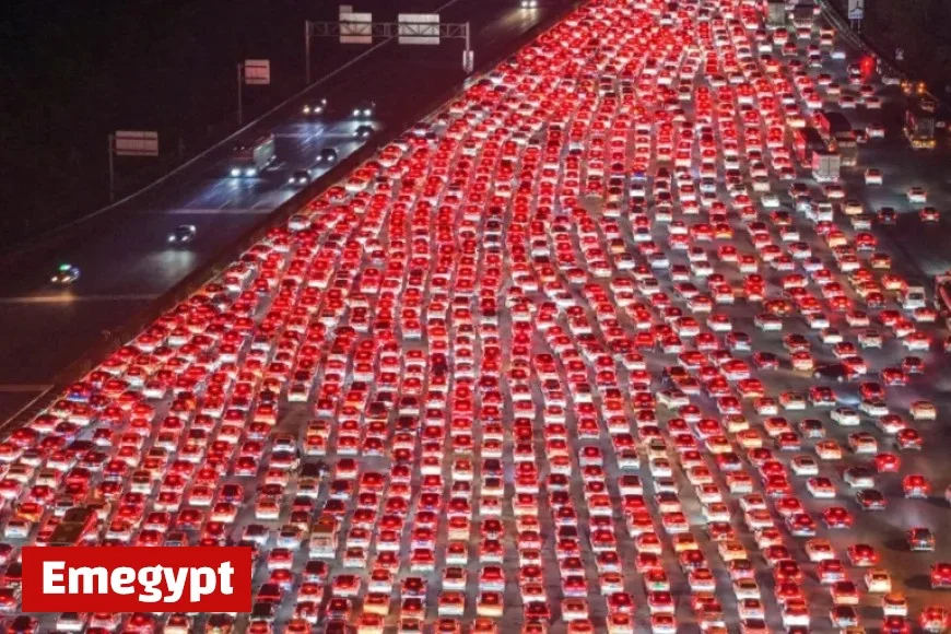 Massive Traffic Jam at China’s Largest Toll Station