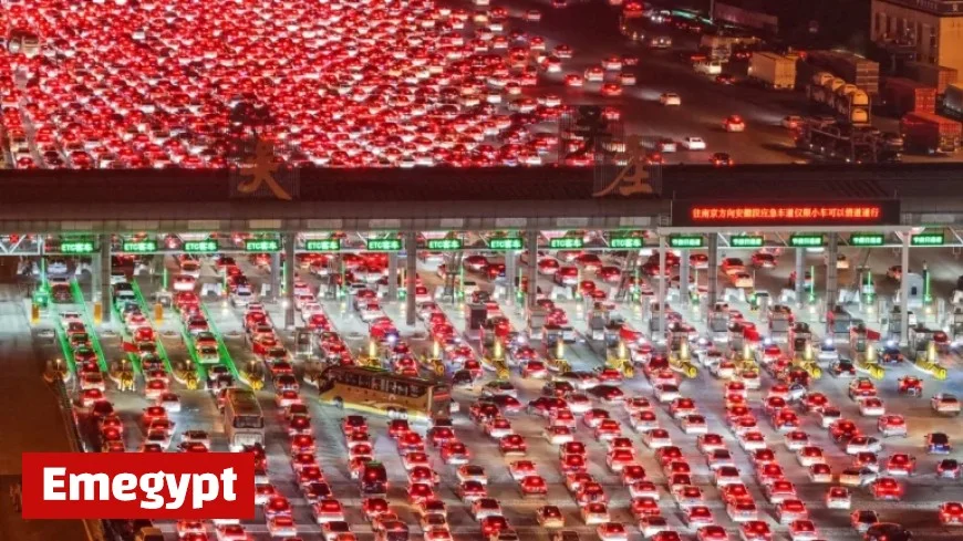 Endless Traffic Jams on Chinese Highway Lasting Nearly 24 Hours