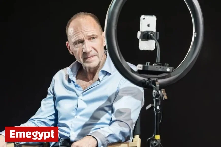 Review of Ralph Fiennes in Small Hotel at Theatre Royal Bath
