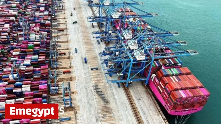 China Challenges US with Accusations of Double Standards Over Tariff Threat