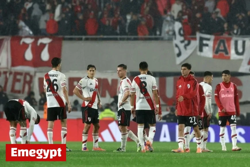 River Drowns in Clausura Defeat as Fans Chant Against Players