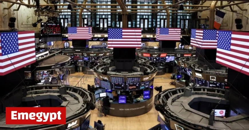 Wall Street’s Record Rally Hits a Pause with Lower Close Ahead of Earnings Season