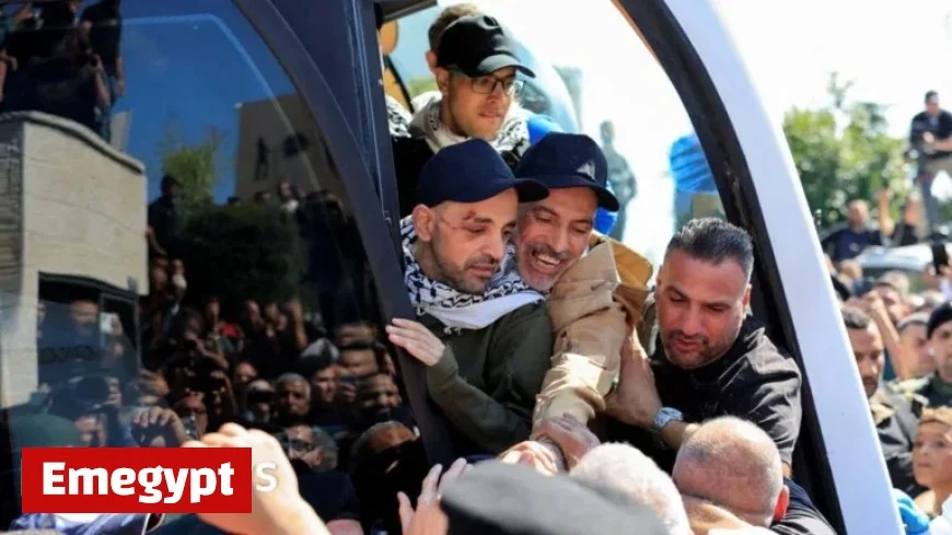 Palestinian Prisoners Welcomed by Jubilant Crowds as They Return to West Bank